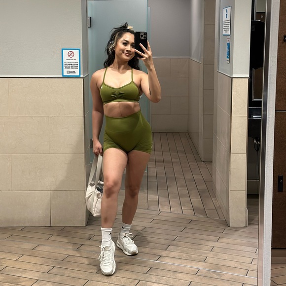 ONER ACTIVE EFFORTLESS STRAPPY BRALETTE IN OLIVE GREEN SIZE XS - Picture 5 of 5